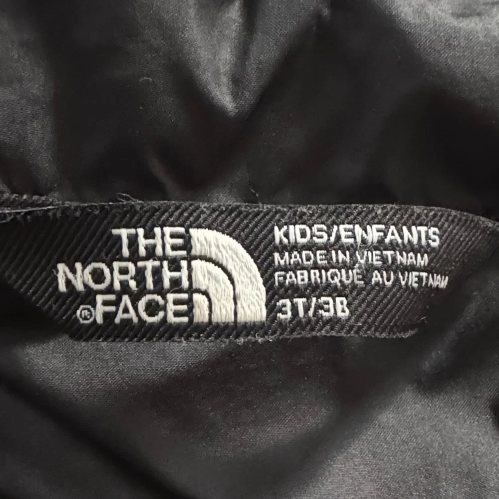 The North Face Kids Black Puffer Jacket - Picture 13 of 13
